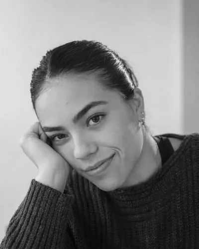 Dra. Mariana Juglair, especialista em endodontia em Curitiba